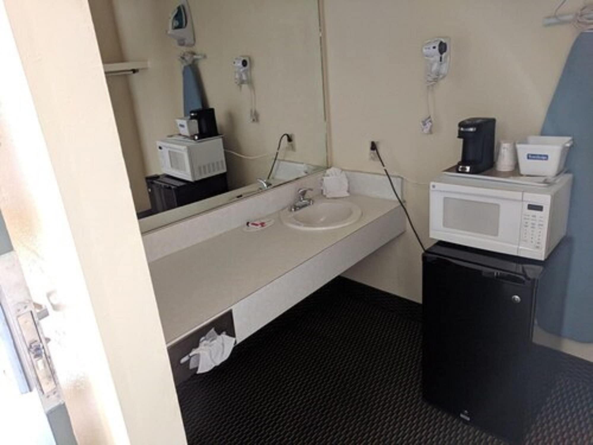 Travelodge By Wyndham Motel